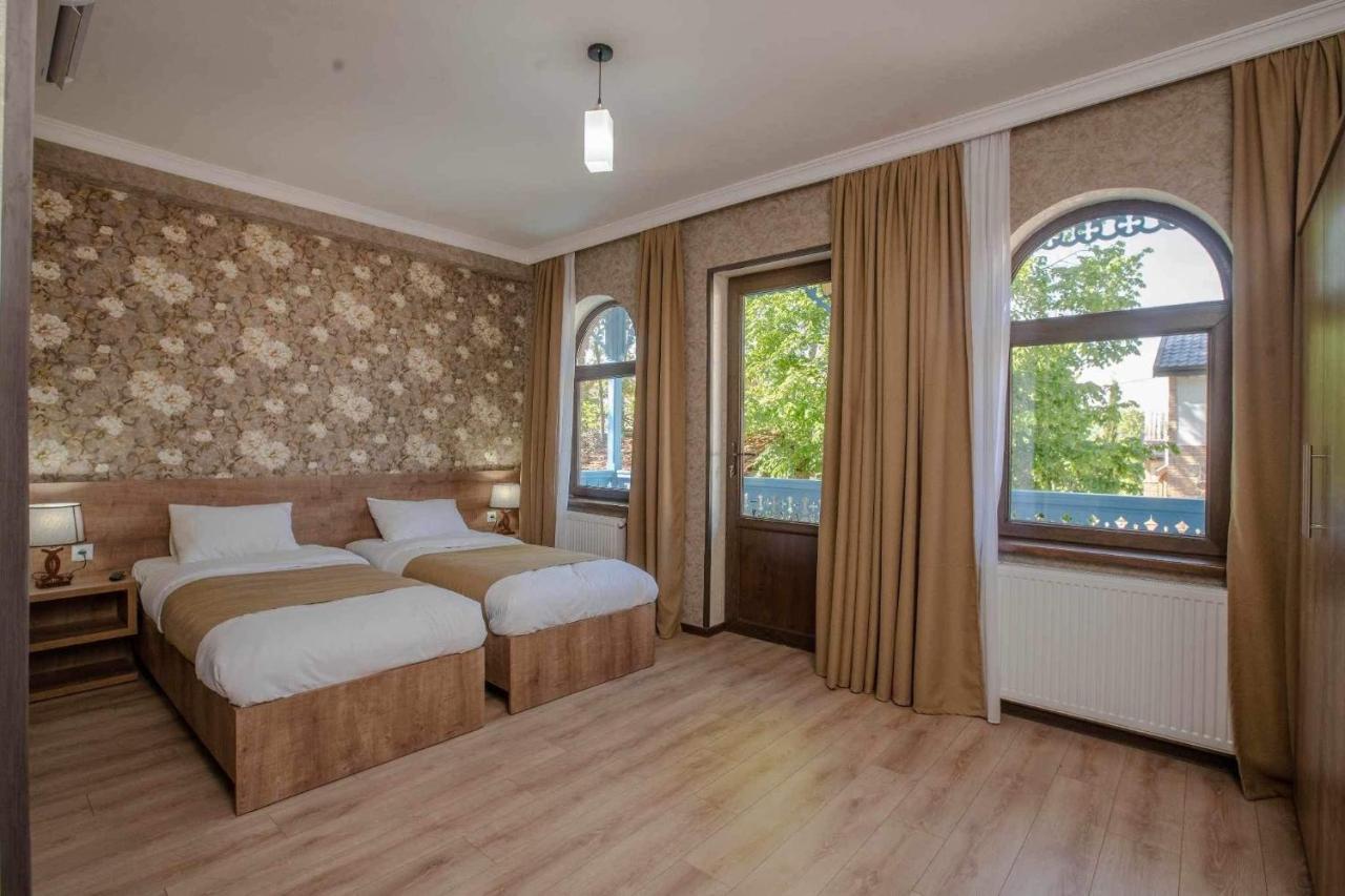 Chateau Orberi Hotel Iqaltʼo Bagian luar foto
